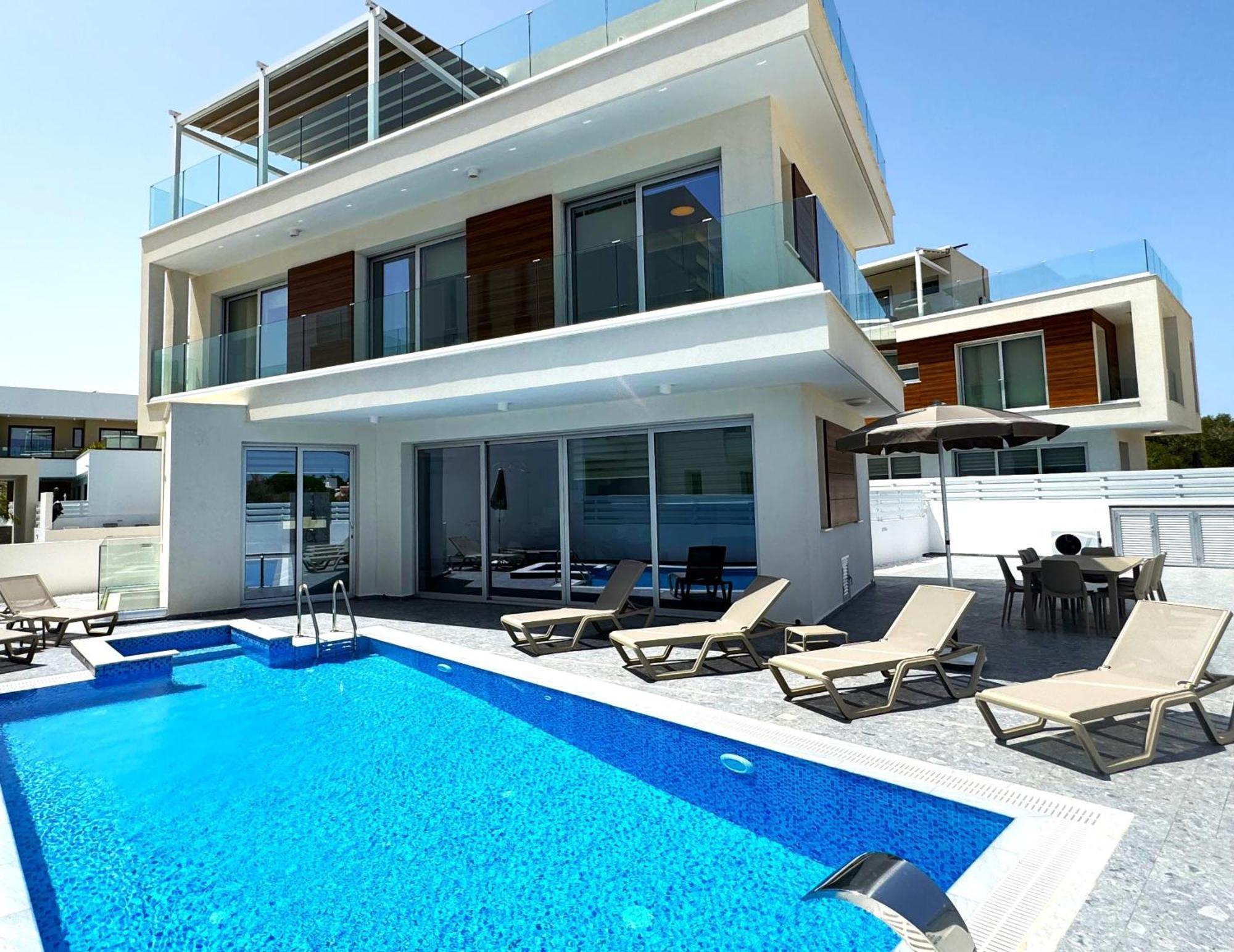 Nissinest Luxury Villa